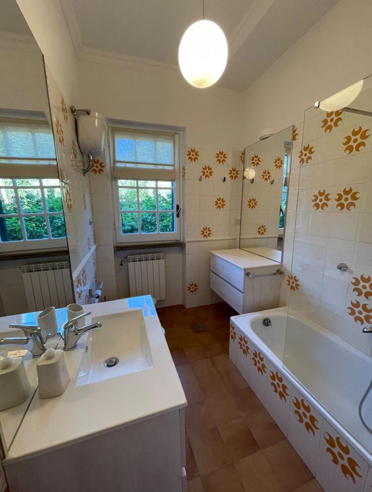 Delightful Stylish House With Private Garden Close To Downtown Vakantiehuis