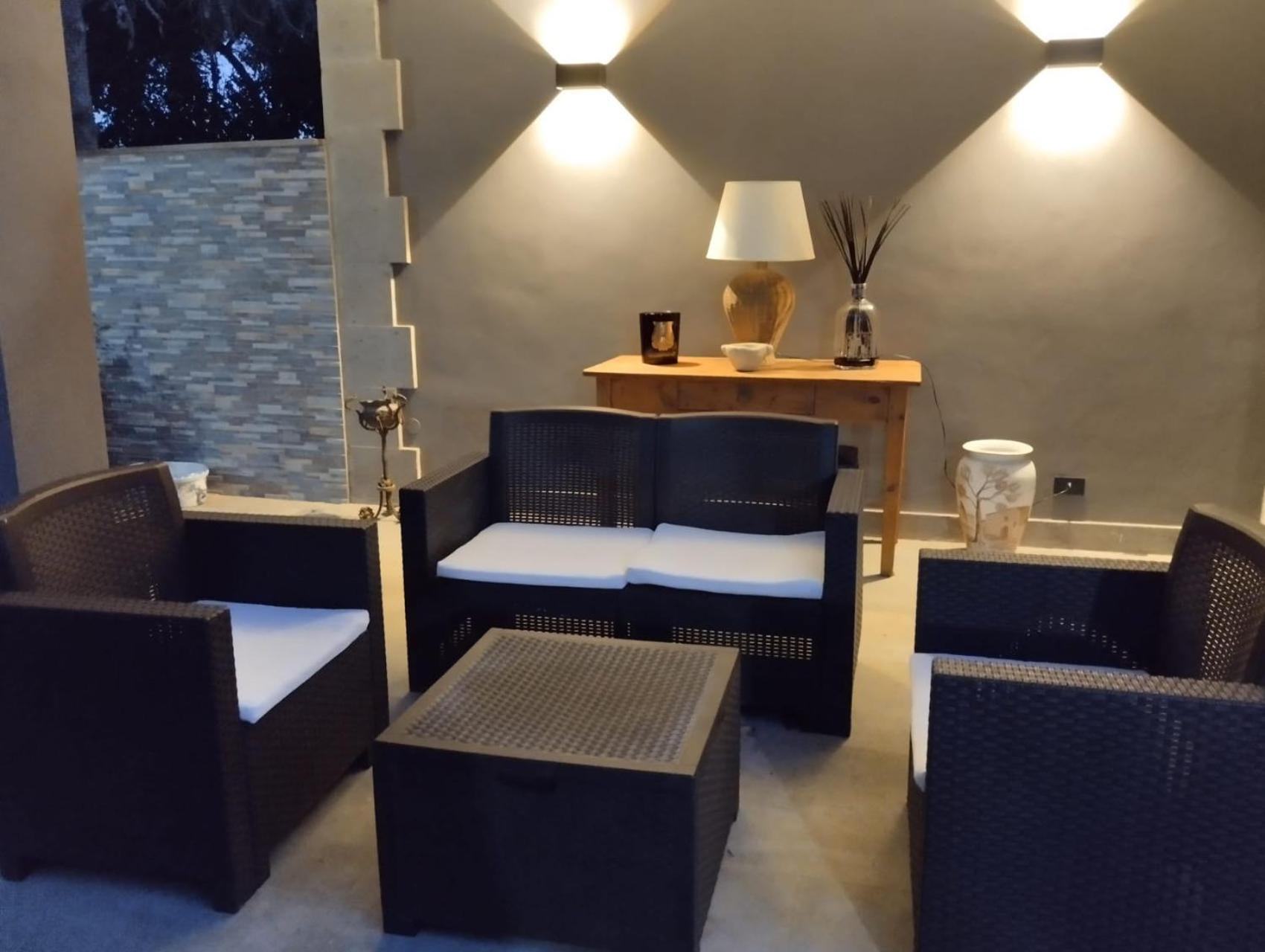 Delightful Stylish House With Private Garden Close To Downtown Vakantiehuis