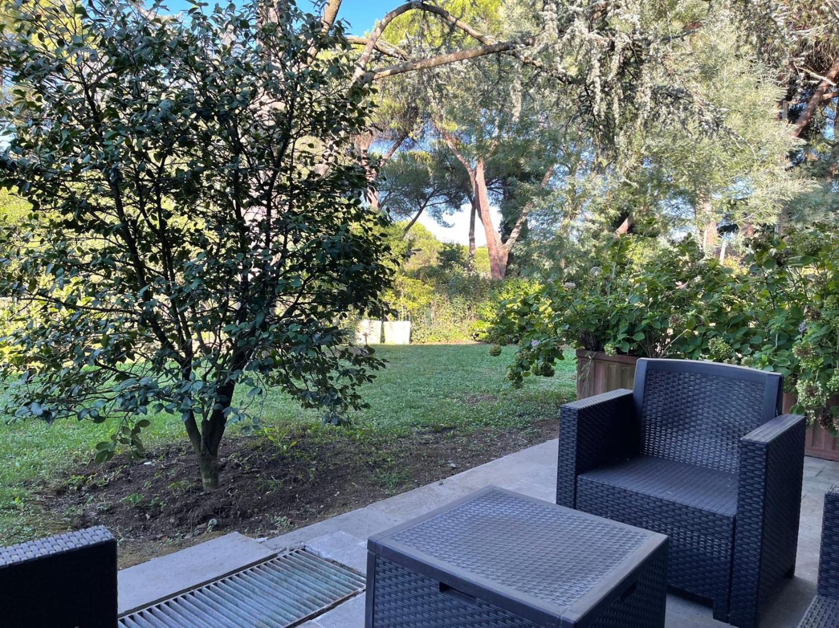 Vakantiehuis Delightful Stylish House With Private Garden Close To Downtown